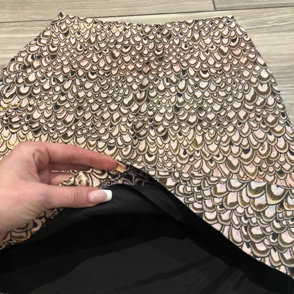 NWOT ✨ Tristan Shimmering Metallic Colour Shifting Jacquard Mini Skirt Sz XS - Picture 3 of 6